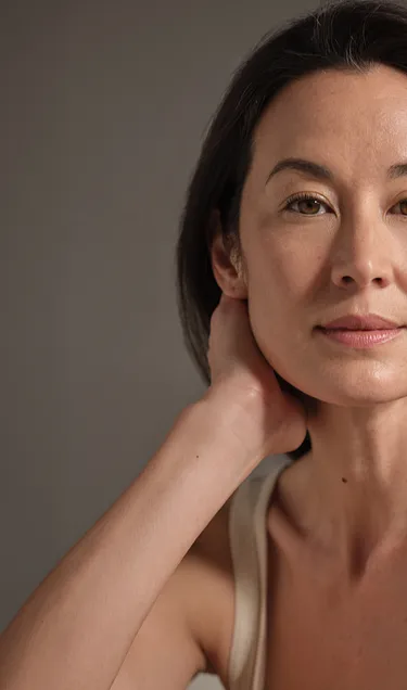 Model Singles Emotional Look 7 Cherie Lounge 0079 Extended Croppedv1